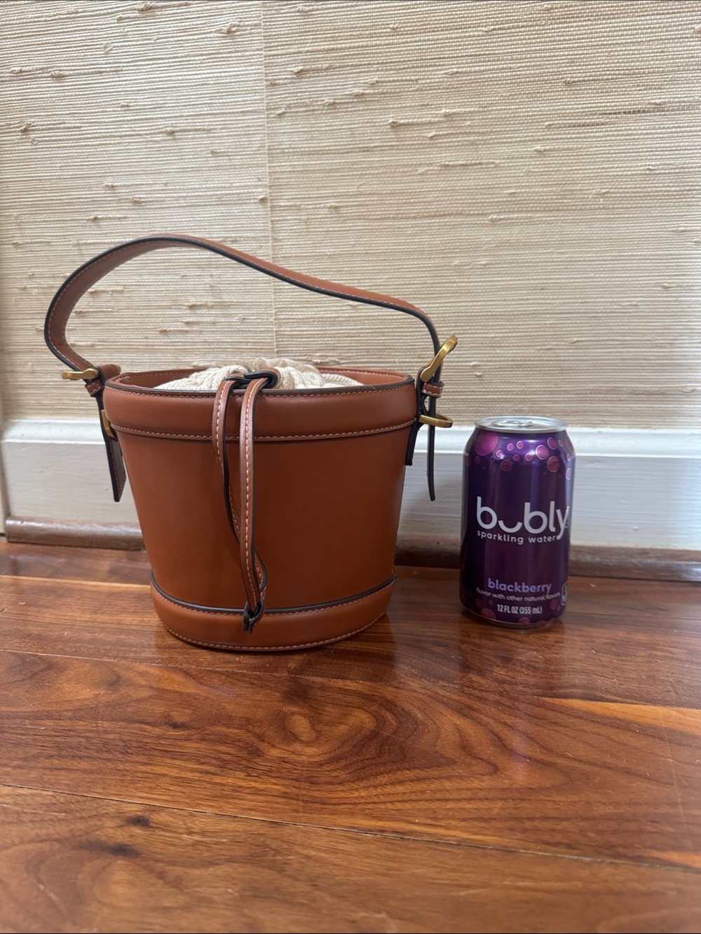 Zara - Bucket Bag - Picture 2 of 3